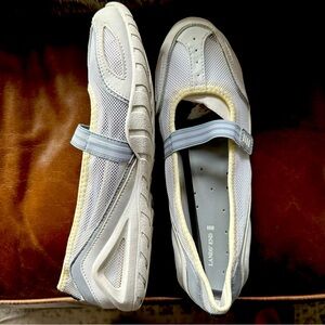 Land’s End White Mary Jane Water Shoes. Barely worn. Size 10D (wide).